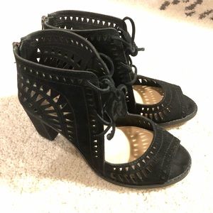 Vince Camuto Tarita Block Heel Cutout Sandal Sz 5